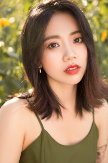 美女裤子被撕开